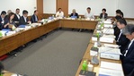 厚労省が派遣法など３法改正の法案要綱概要を説明　　労政審、同一労働同一賃金部会